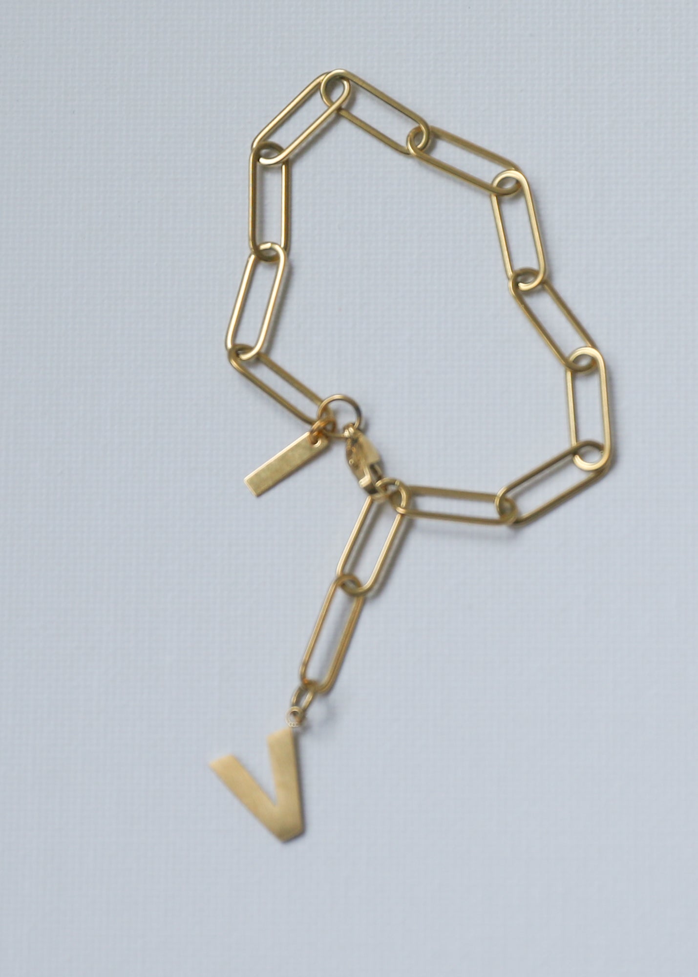 Paperclip bracelet in gold (1 or 2 letters)