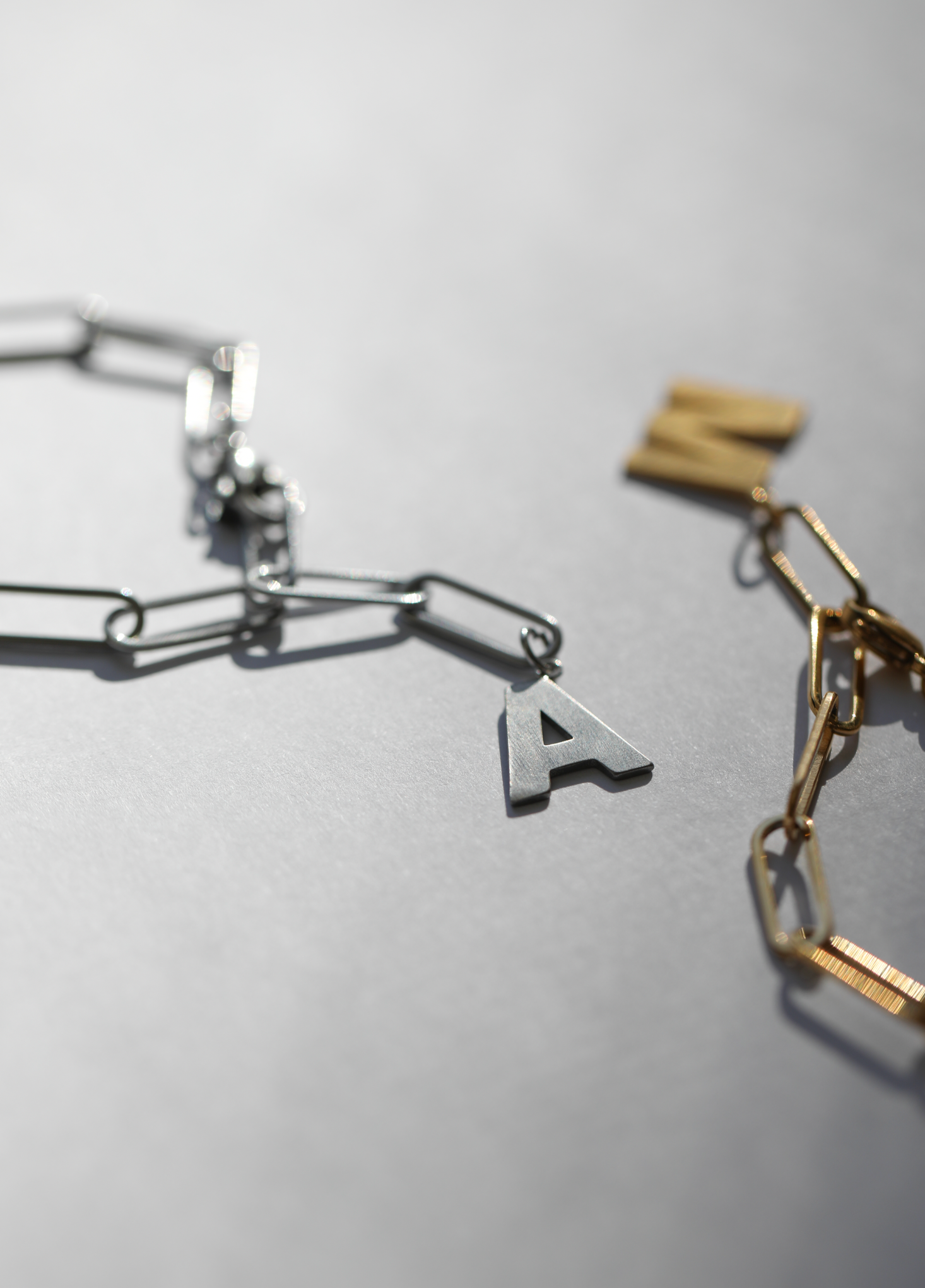 Paperclip bracelet in gold (1 or 2 letters)