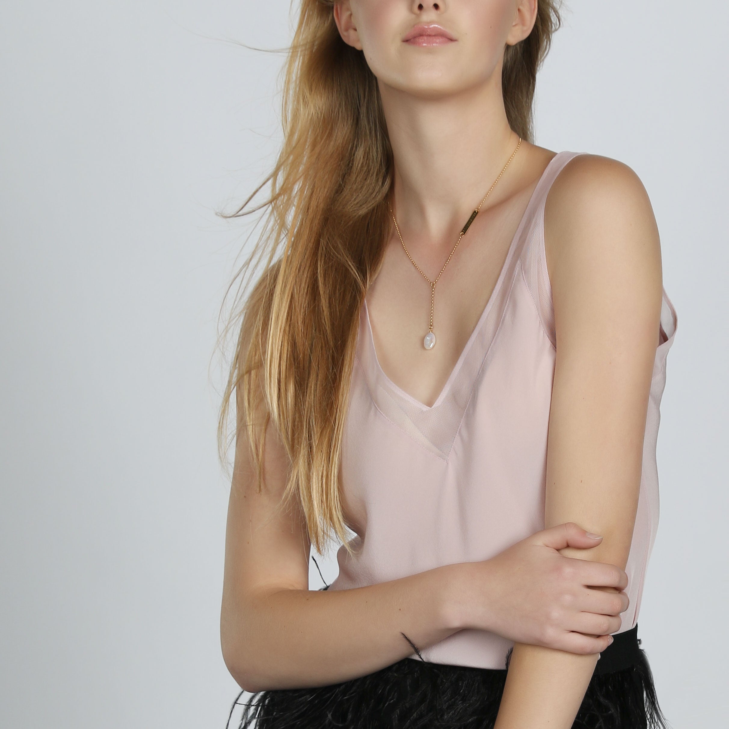 Nurture short diffuser necklace in gold - Rocking Vibe