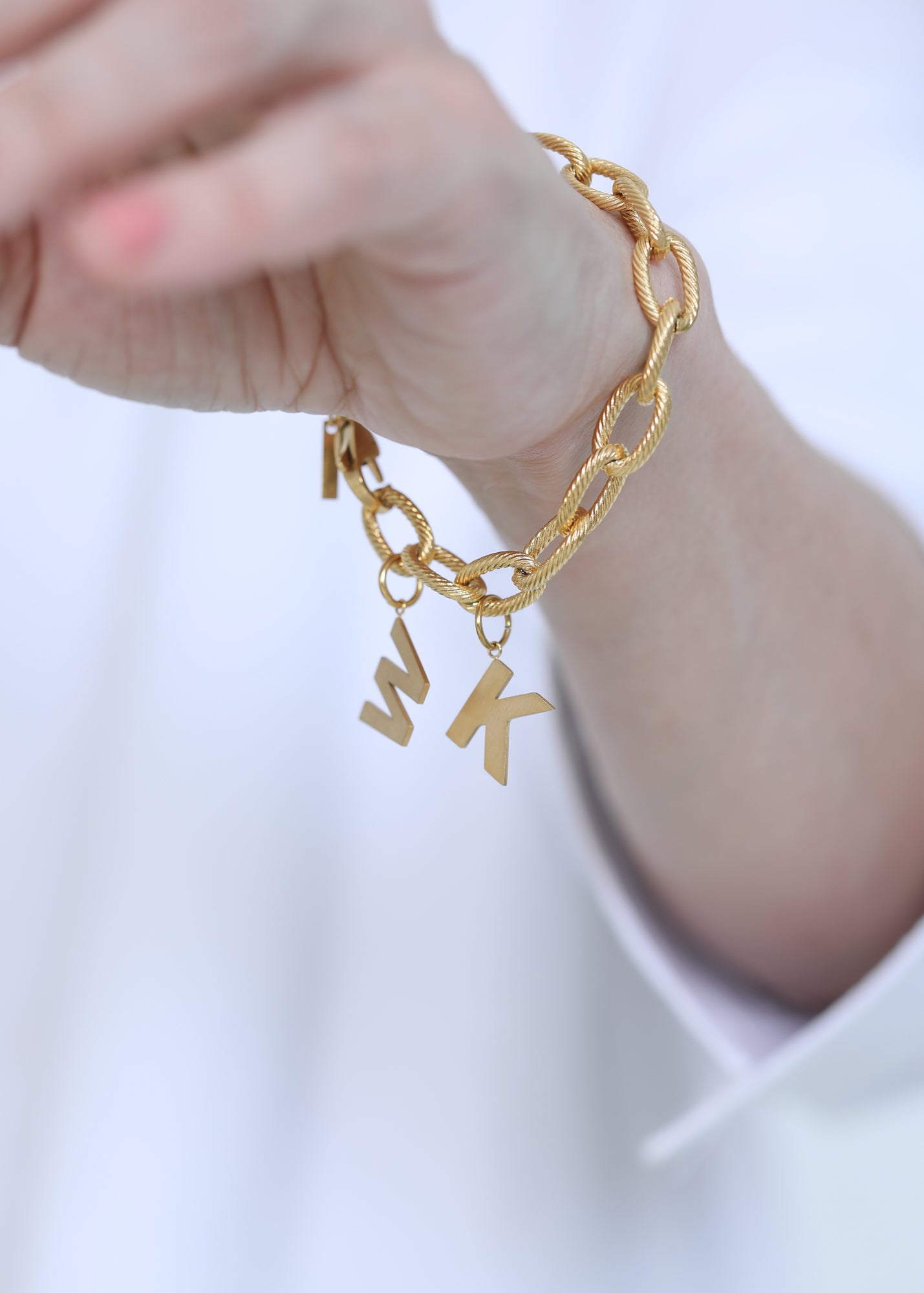 Chunky bracelet in gold
