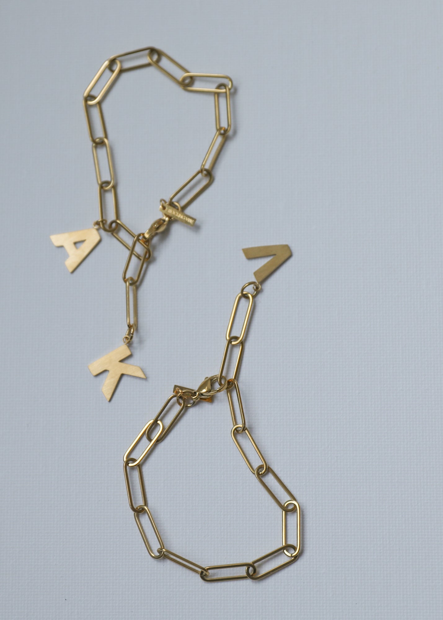 Paperclip bracelet in gold (1 or 2 letters)