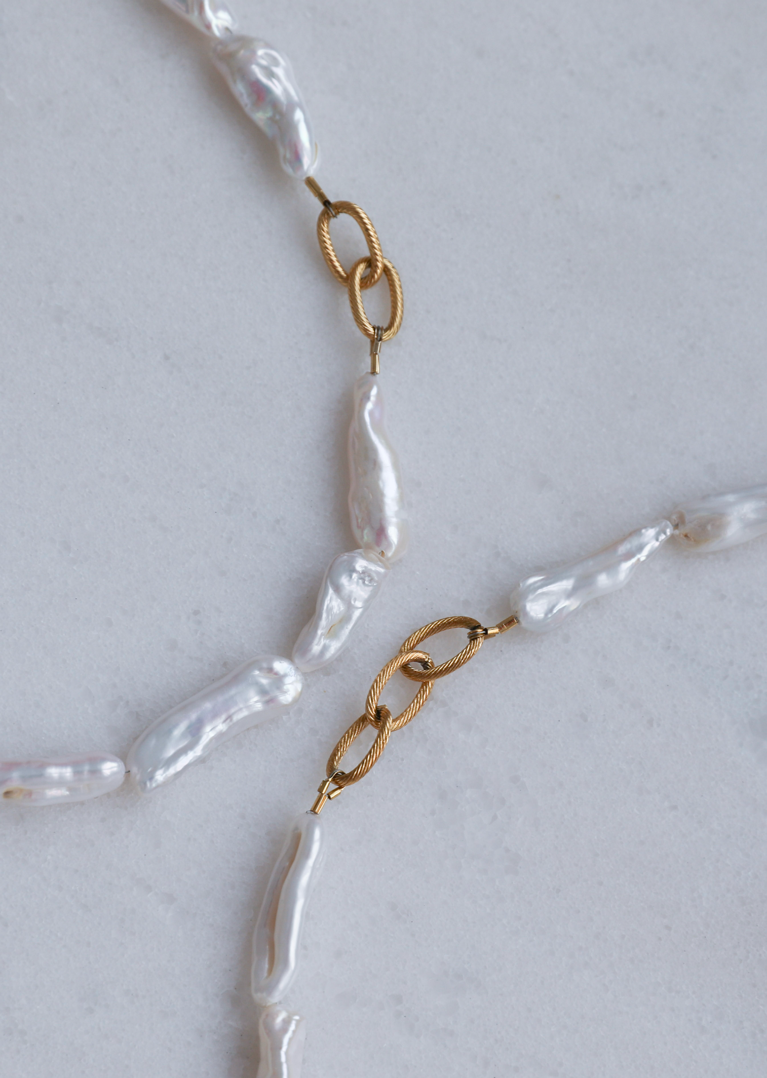The Icon Pearl Strand necklace in gold - Rocking Vibe