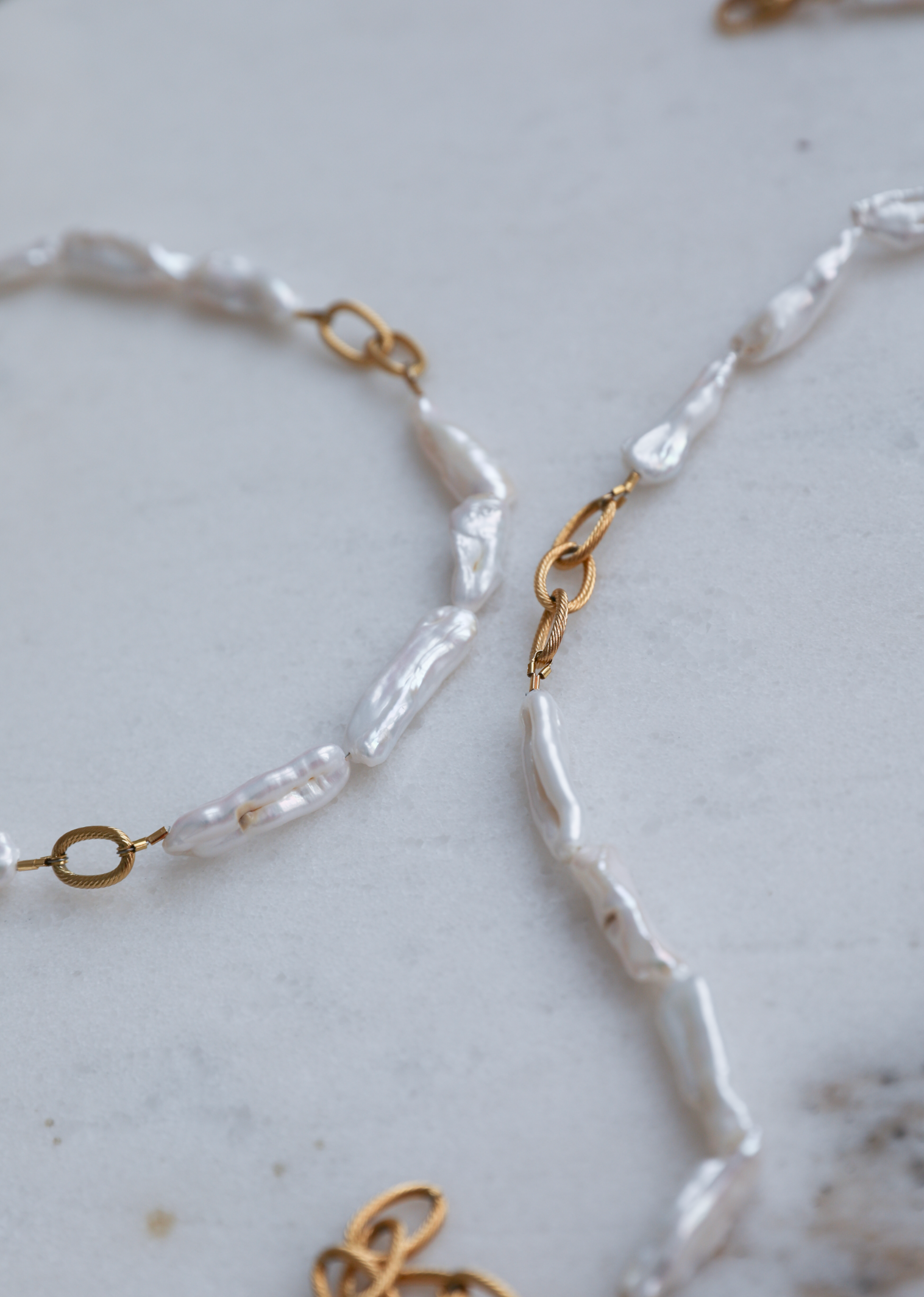 The Icon Pearl Strand necklace in gold - Rocking Vibe