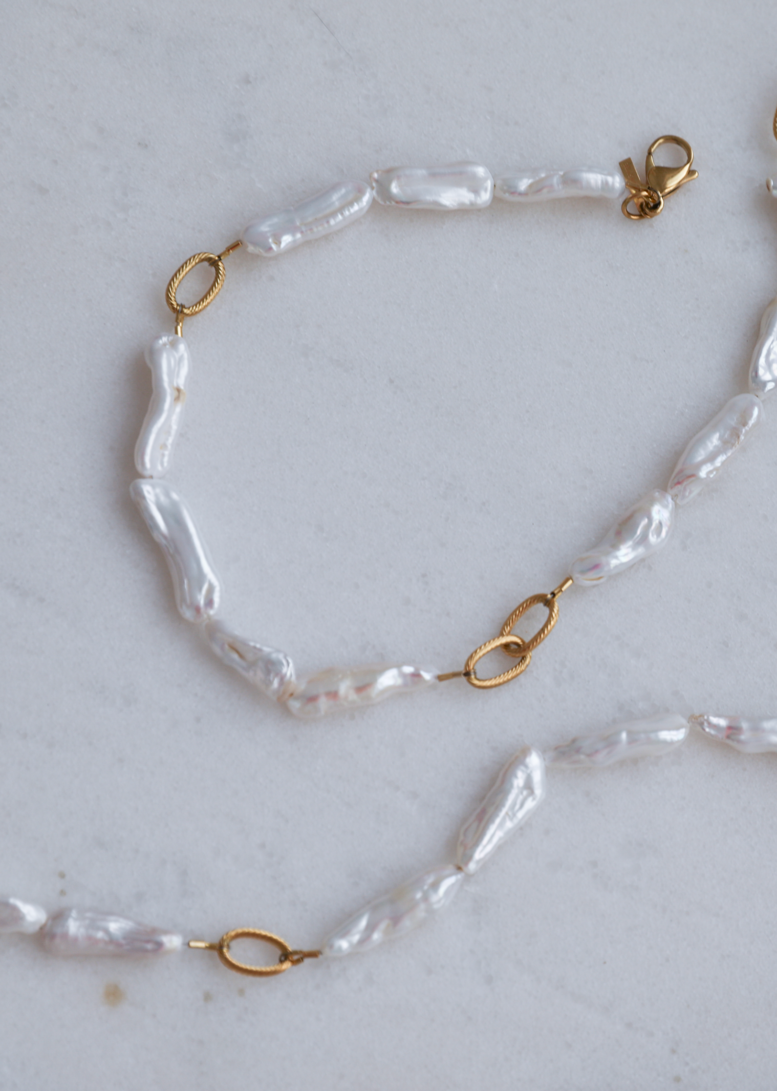 The Icon Pearl Strand necklace in gold - Rocking Vibe
