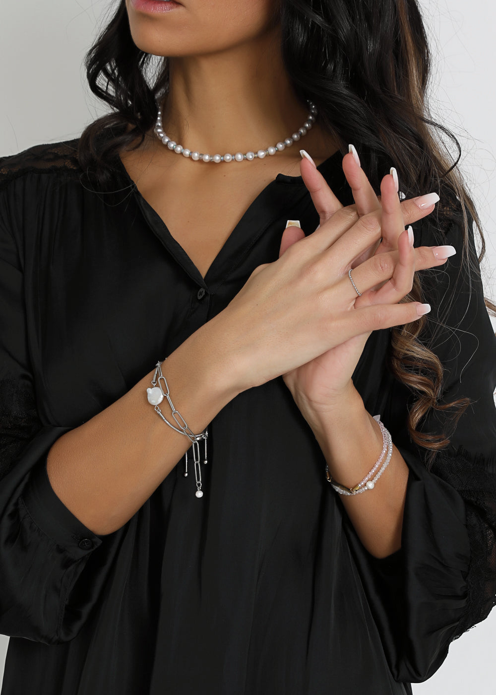 Fluid pearl strand quartz