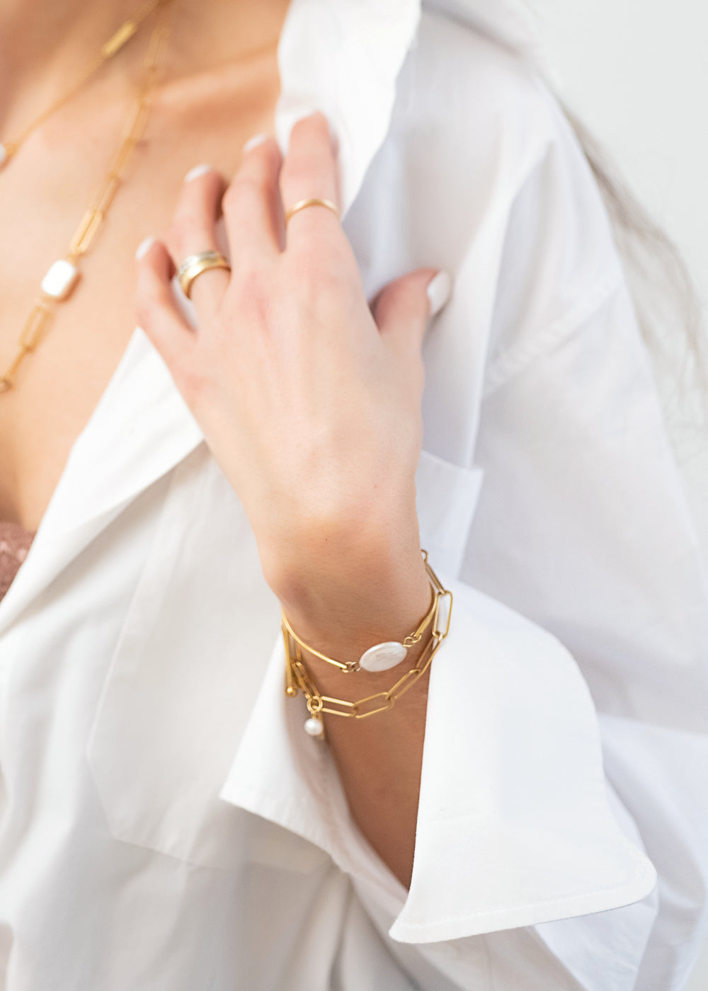 Amplifier Pearl bracelet in gold with pearl on gold snake chain - Rocking Vibe