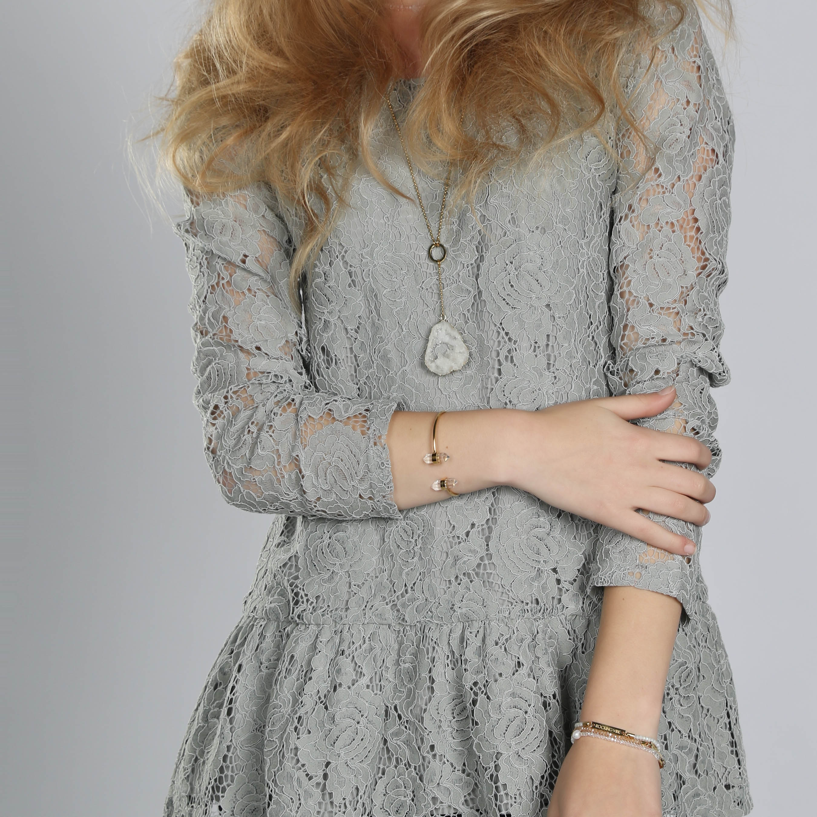 Bliss white necklace in gold - Rocking Vibe