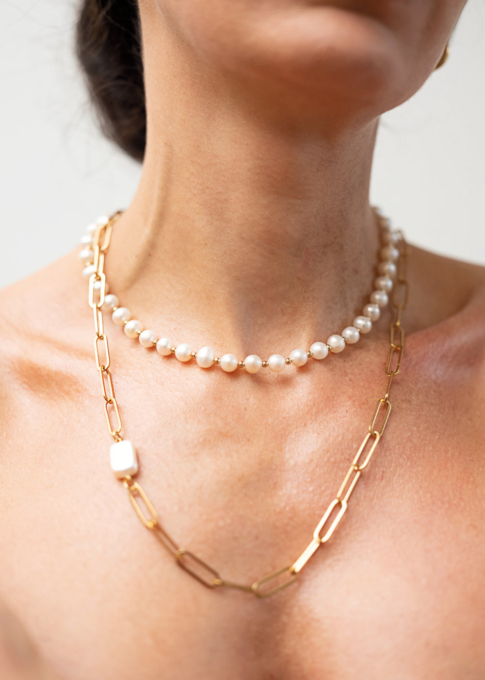 Fluid pearl strand necklace in gold - Rocking Vibe