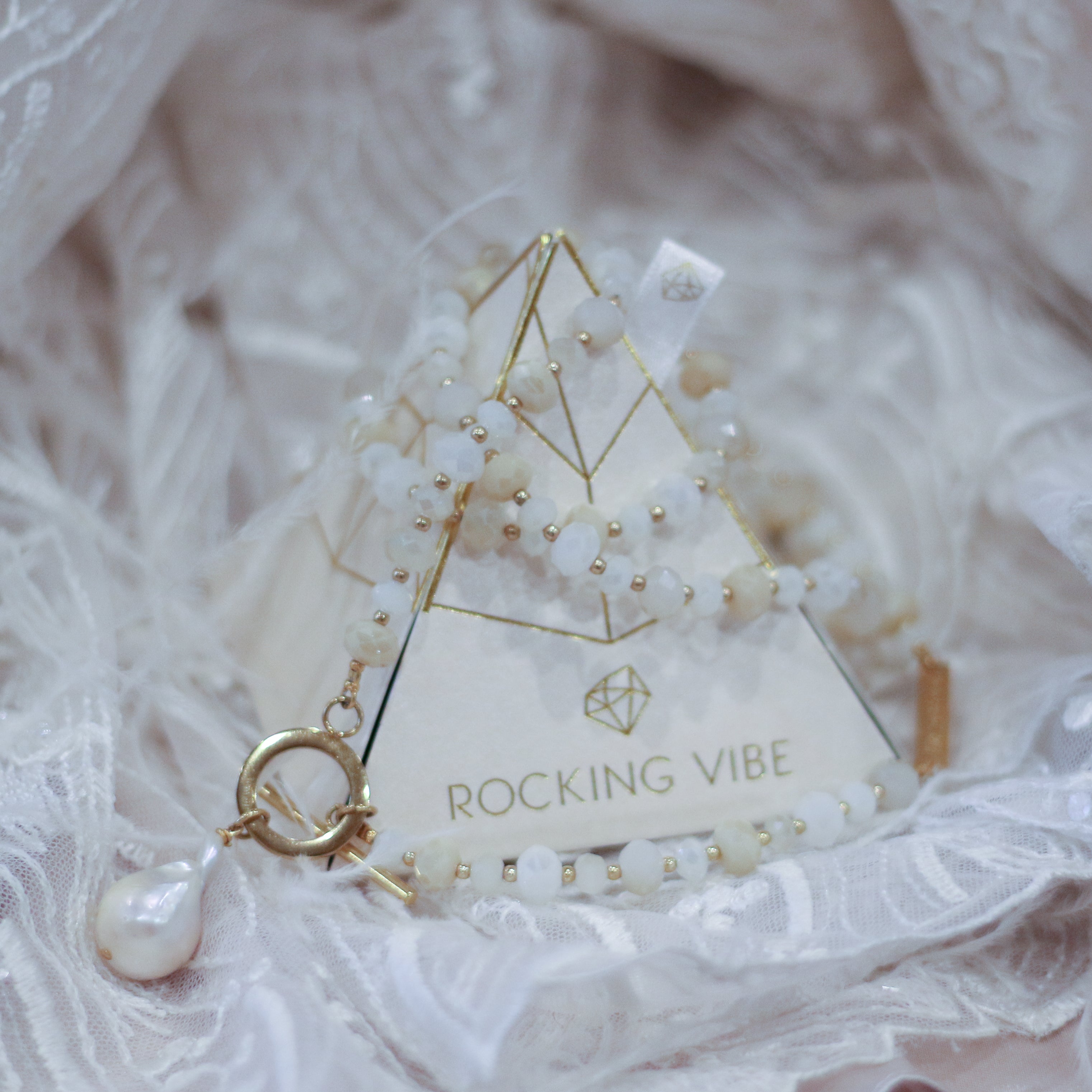 Luminous Soul diffuser necklace in gold - Rocking Vibe