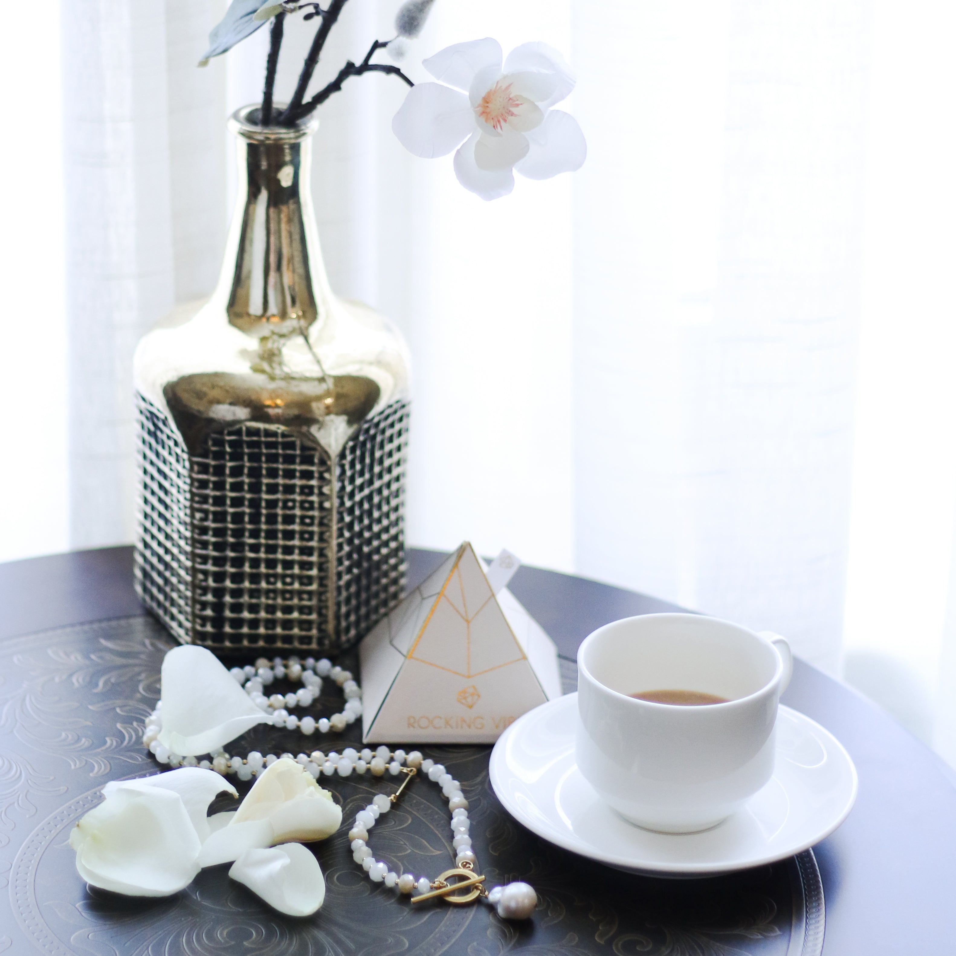 Luminous Soul diffuser necklace in gold - Rocking Vibe