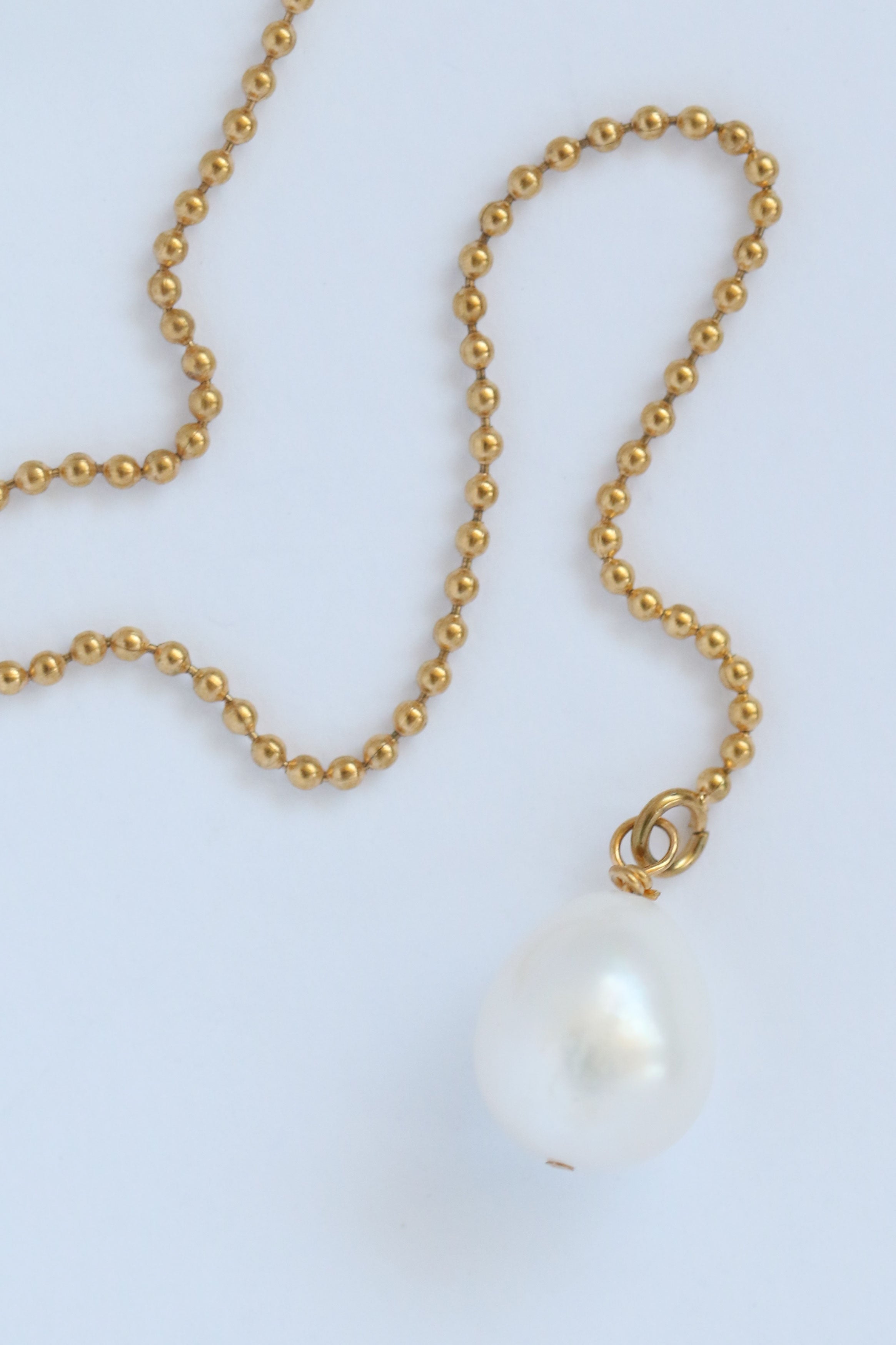 Nurture long diffuser necklace in gold - Rocking Vibe