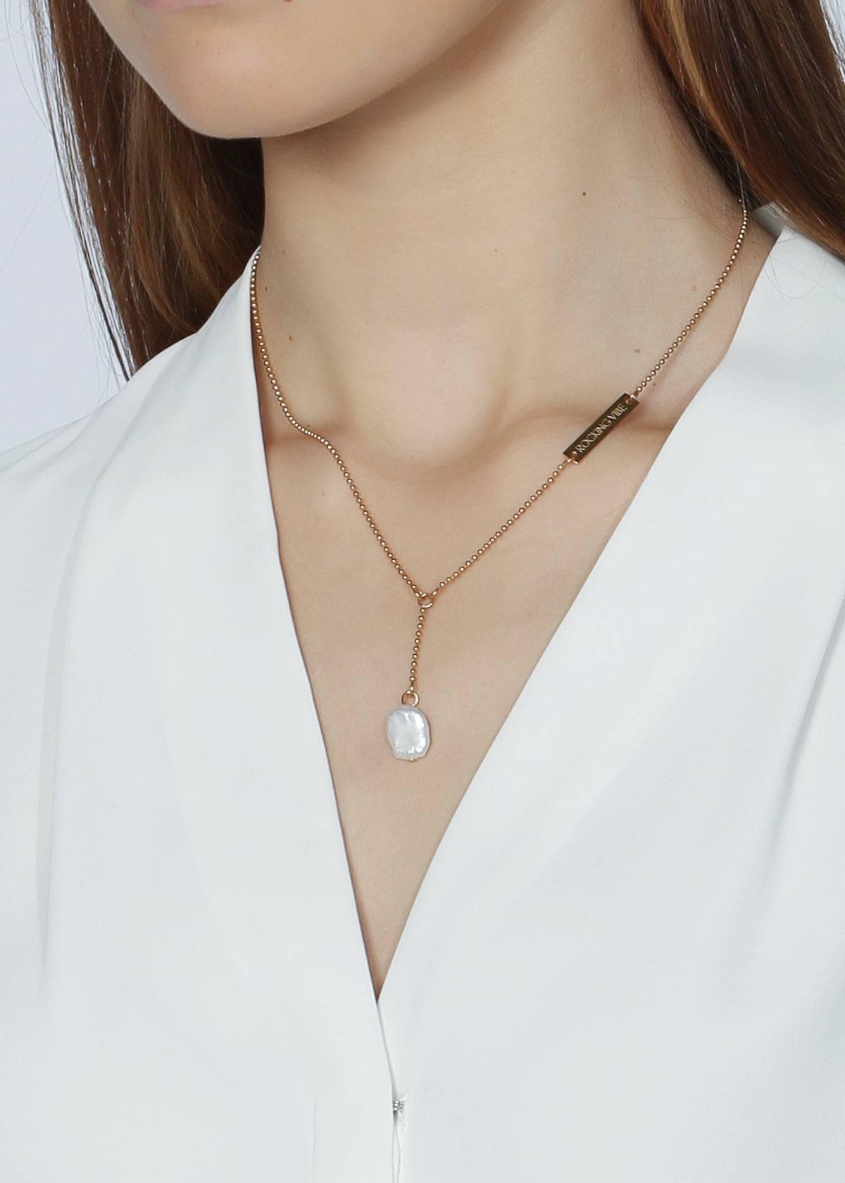 Nurture short diffuser necklace in gold - Rocking Vibe